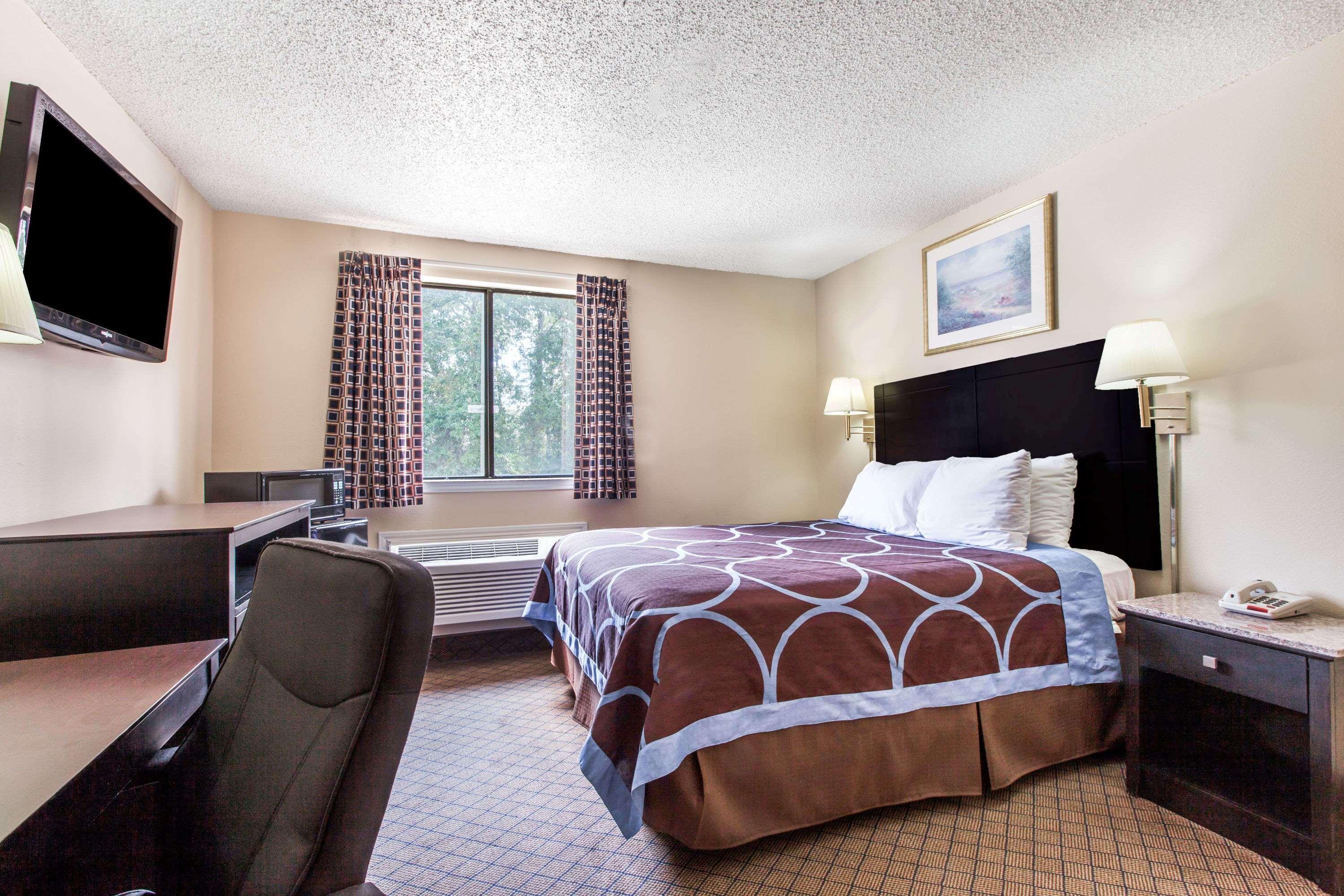 Super 8 By Wyndham Cleveland Tx Hotell Exteriör bild