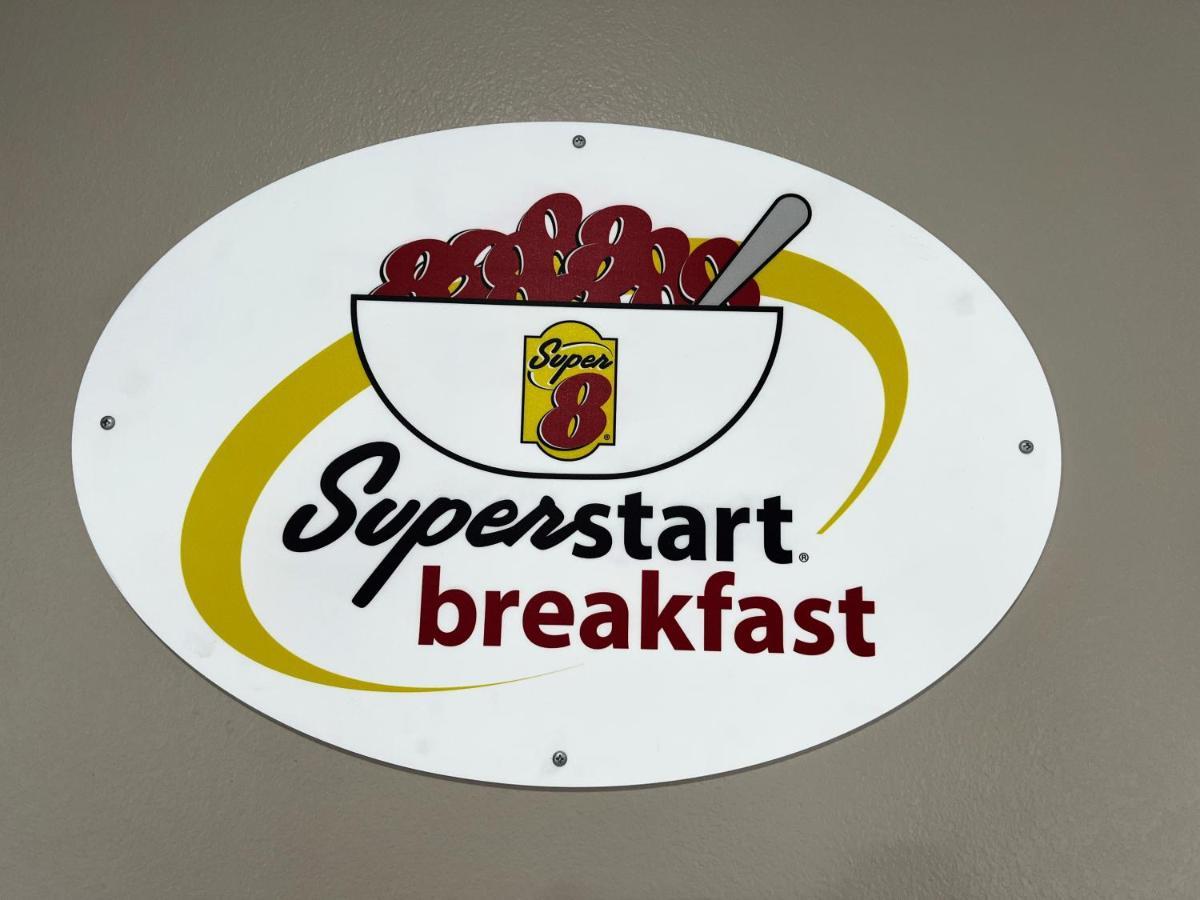 Super 8 By Wyndham Cleveland Tx Hotell Exteriör bild